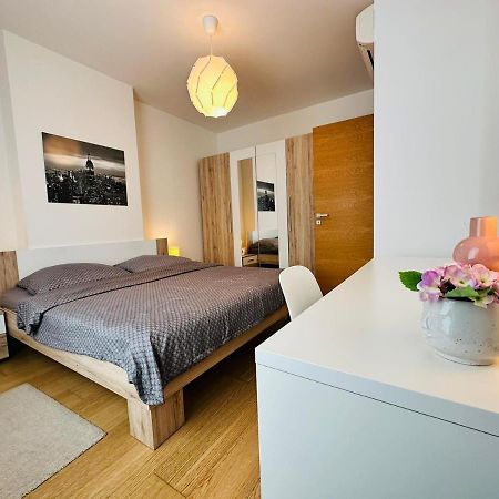 Apartments05 In New Building With Free Parking Panorama City - Amazing View Close To Old Town Братислава Екстер'єр фото
